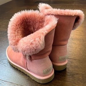 Perfect condition, pristine Bailey-button UGGS, pale pink, like NEW, size 8.
